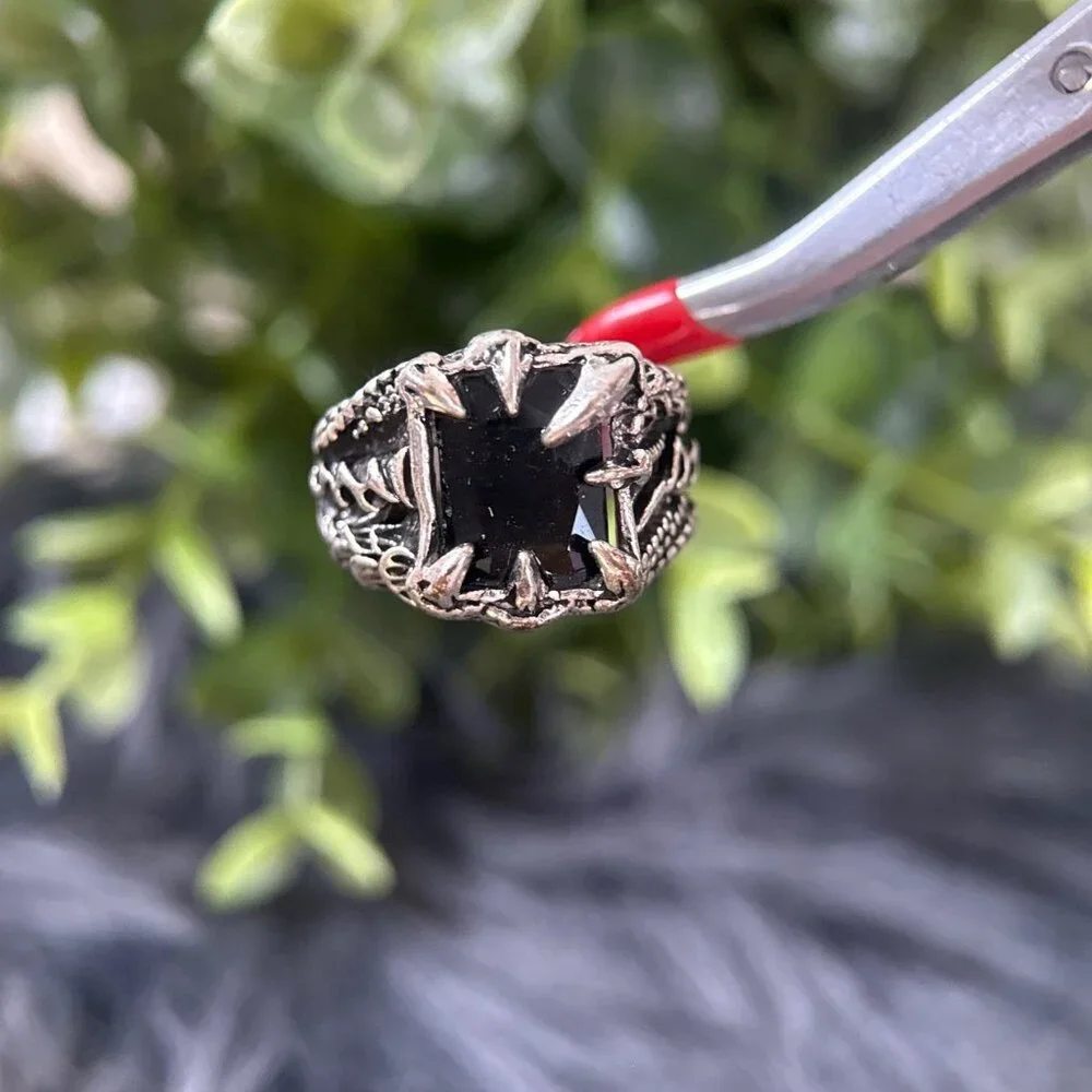 Silver‎ Clawed Black Stone Ring